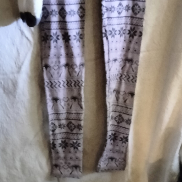 New leggings with socks - Picture 2 of 3